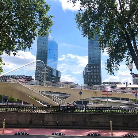 Apartamento Frente Al Guggenheim. Urbanizacion De Lujo En El Centro Bilbao Bagian luar foto