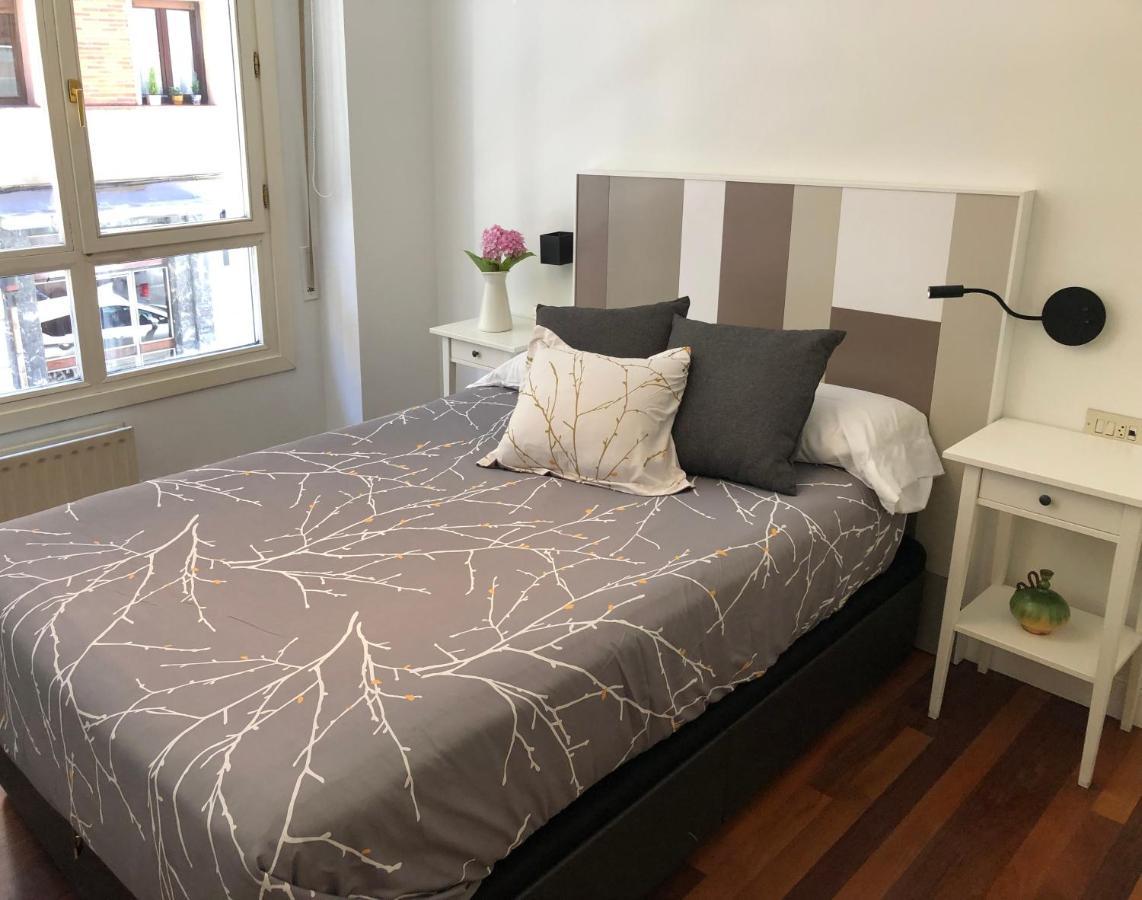 Apartamento Frente Al Guggenheim. Urbanizacion De Lujo En El Centro Bilbao Bagian luar foto